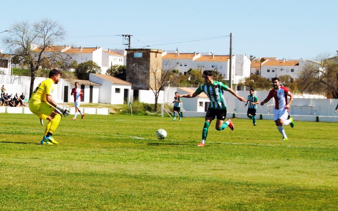 La Olímpica Valverdeña golpea primero y ve más cerca el objetivo del ascenso