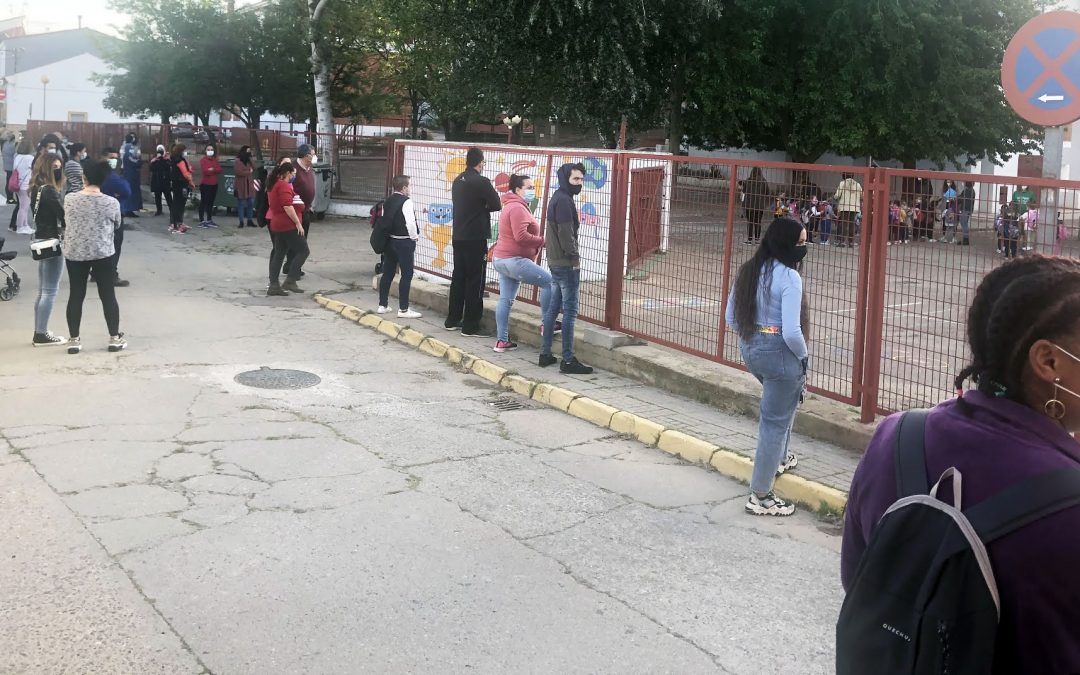 Protestas en el CEIP Maestro Rojas por la eliminación de una línea de educación infantil