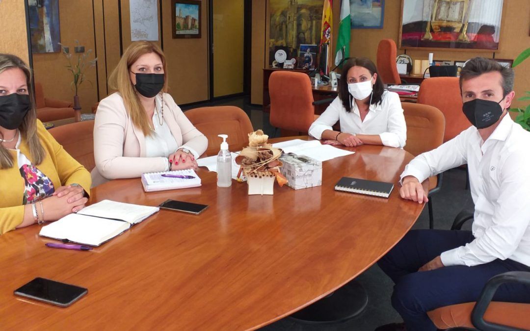 Senra presenta en Educación la ampliación del Conservatorio para hacerlo profesional