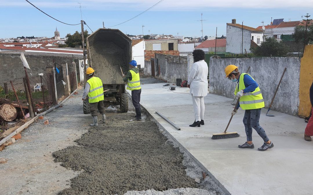 Continúan los trabajos de urbanización de la travesía de la calle Concordia en Valverde