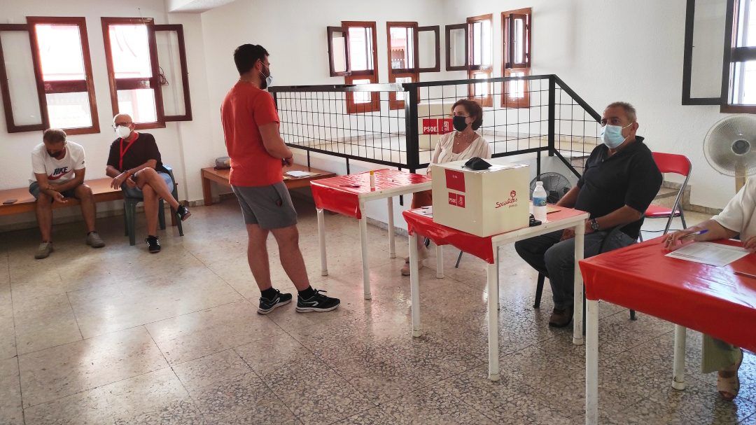 La militancia socialista valverdeña da su apoyo a Juan Espadas con el 84% de los votos