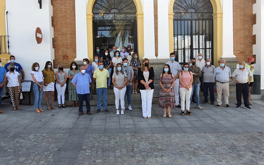 La imagen de la repulsa contra la violencia machista y vicaria en Valverde