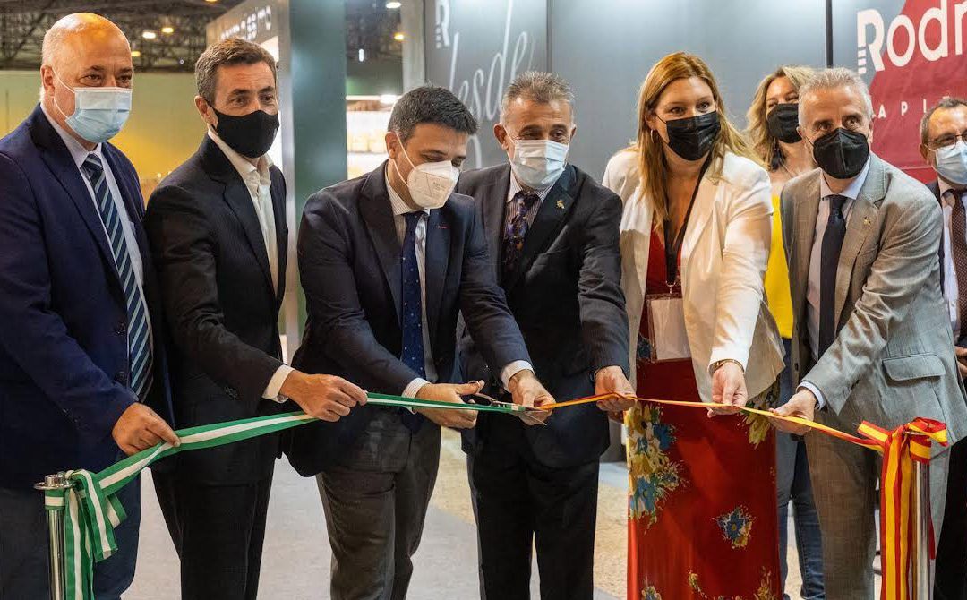 FIBES inaugura el salón profesional del mueble con representación valverdeña