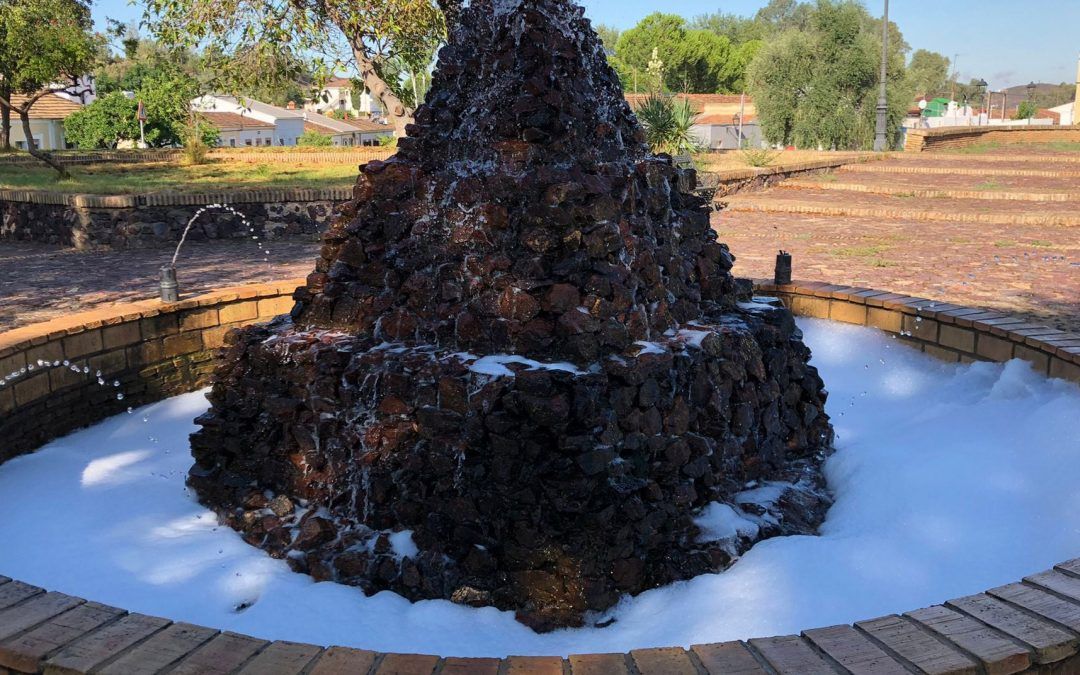 La Zarza denuncia actos vandálicos en la fuente de la Plaza del Minero