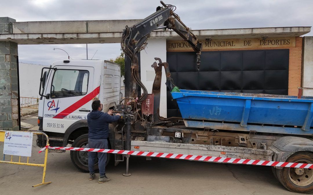 Comienza la demolición de la entrada de la Ciudad Deportiva valverdeña