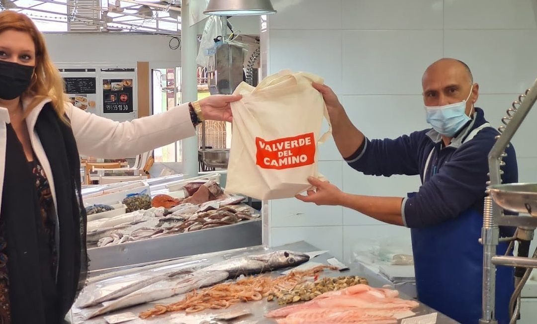 El mercado de abastos de Valverde sorteará su tradicional cesta navideña el 31 de diciembre