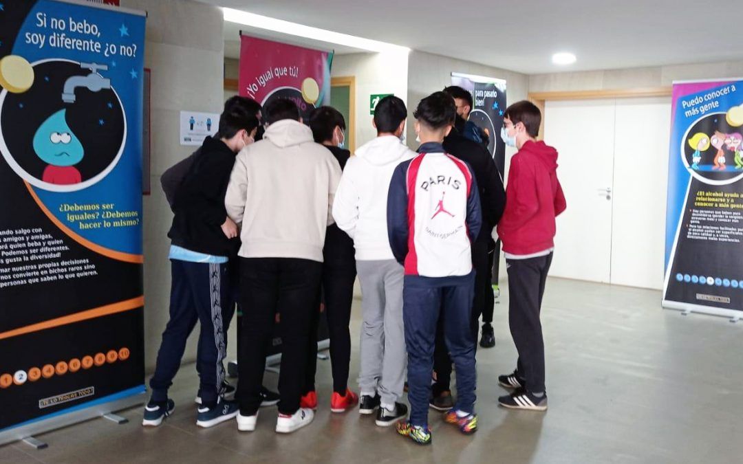 Escolares visitan la exposición ‘Salimos’ como actividad de prevención ante el consumo de alcohol