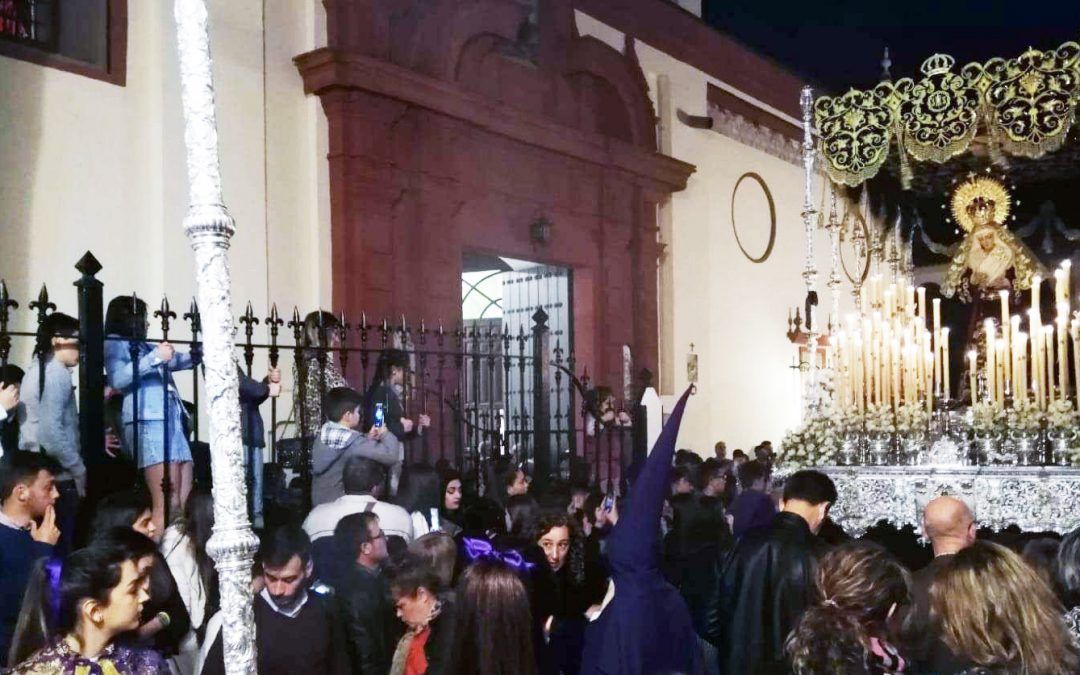 La Hermandad de los Blancos organizará a sus nazarenos en el exterior de la Iglesia