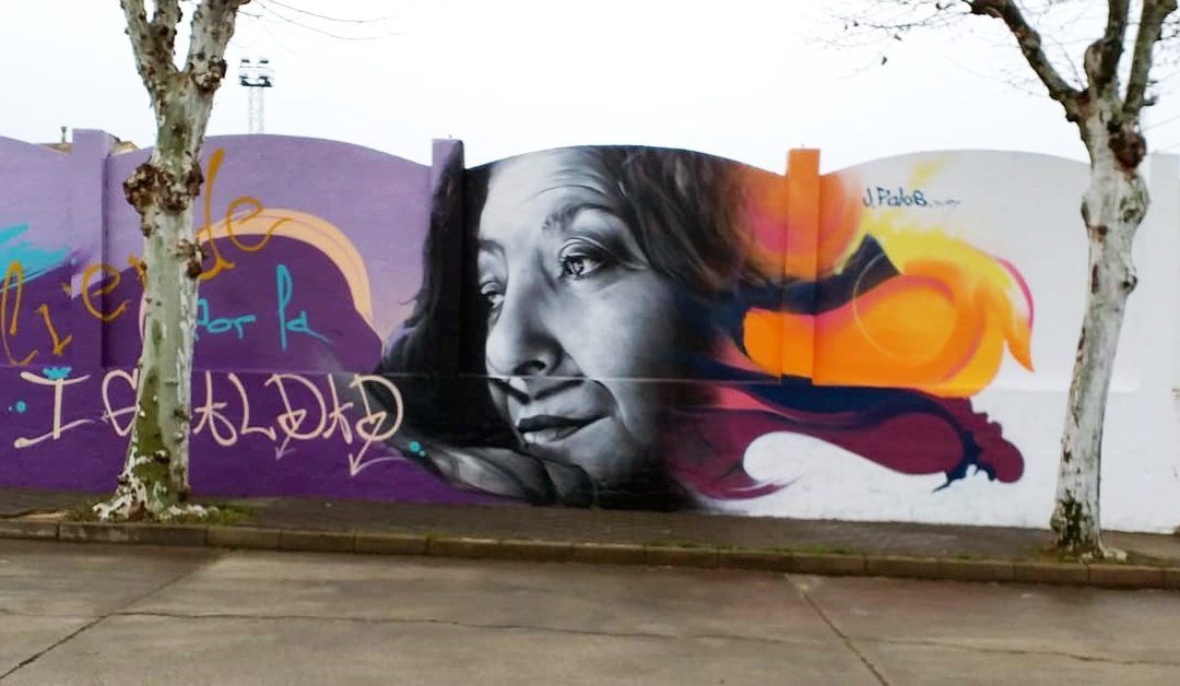 Aparecen pintadas sobre el mural de la igualdad de Valverde en pleno 8M