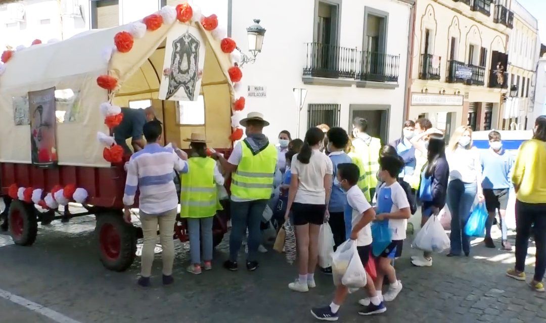 La Hermandad del Rocío sacará de nuevo a la calle su carro solidario este martes