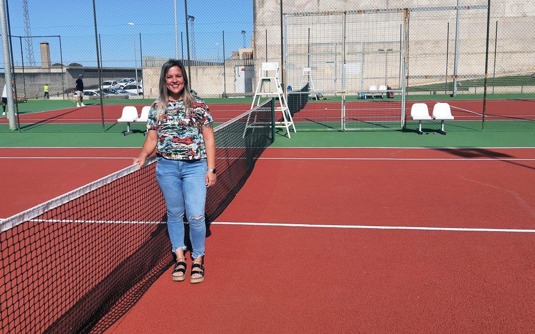 El Ayuntamiento de Valverde pinta las pistas de tenis y sustituye su vallado