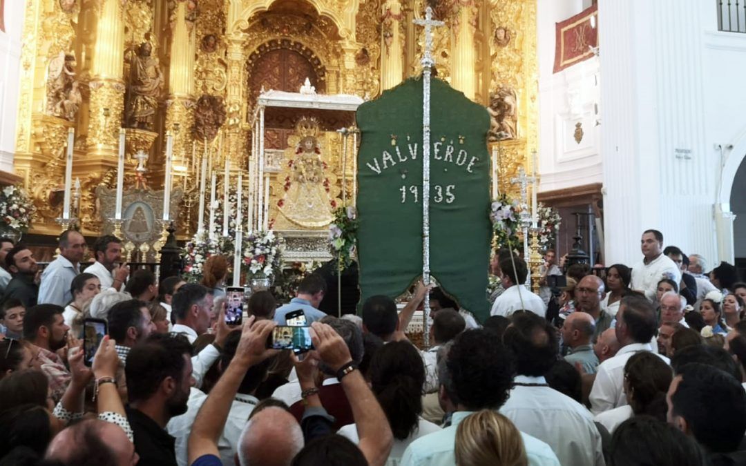 “Diferente, pero especial”: La Hermandad de Valverde visita a la Virgen en su ermita
