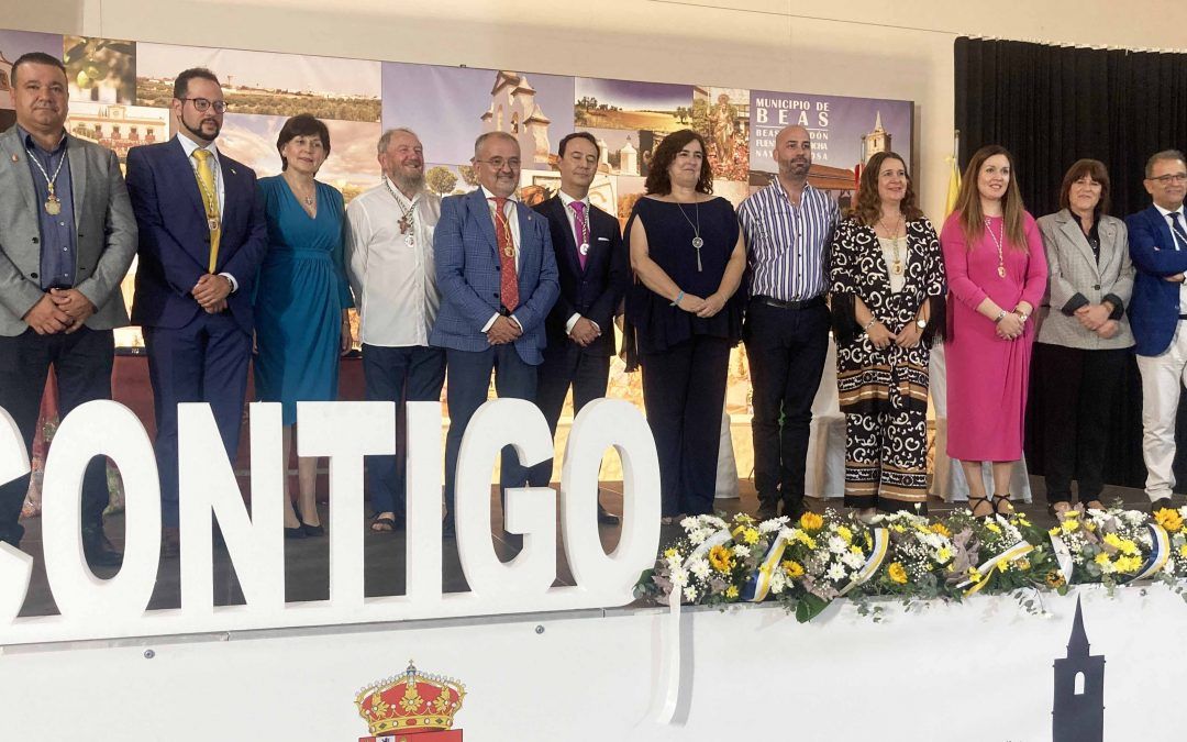 José Luis Delgado, el Beas Club de Fútbol y Pedro Cid reciben la medalla de Beas
