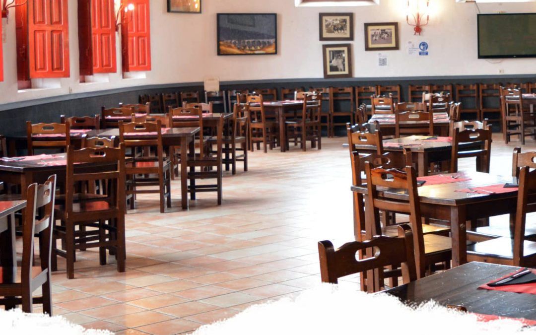 La Hacienda expulsa del restaurante a un cliente por actitud «racista» sobre un camarero