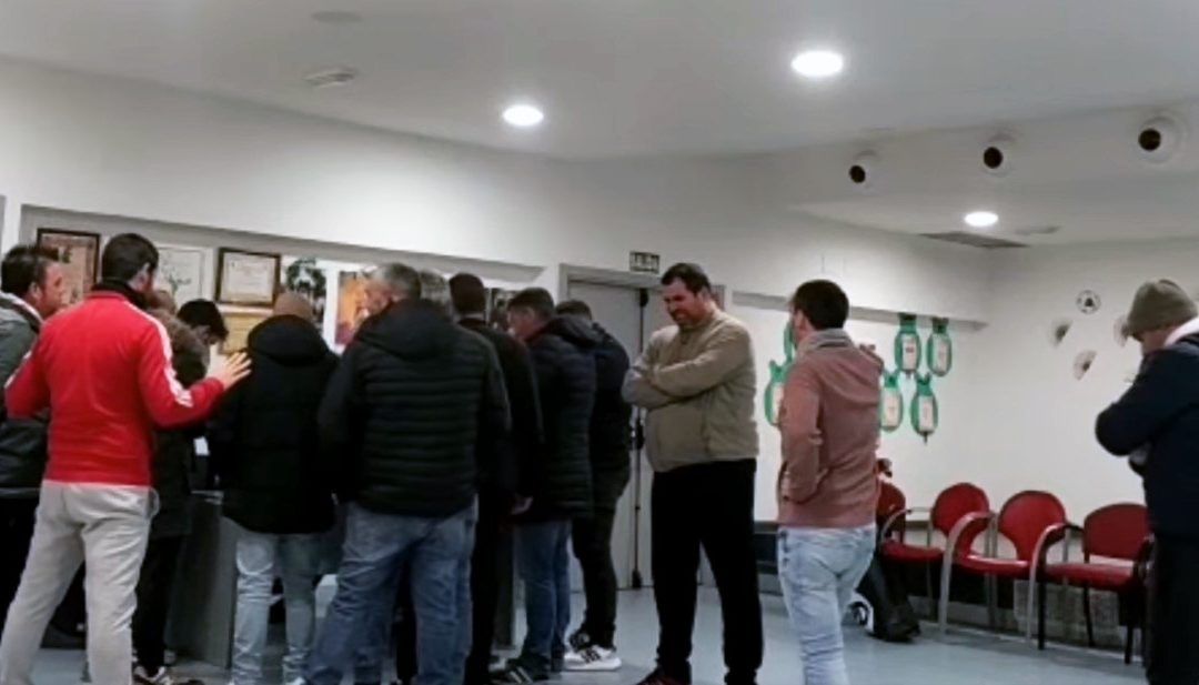 Así reaccionó la chirigota ‘FP’ tras escuchar su pase a la final del Carnaval Colombino