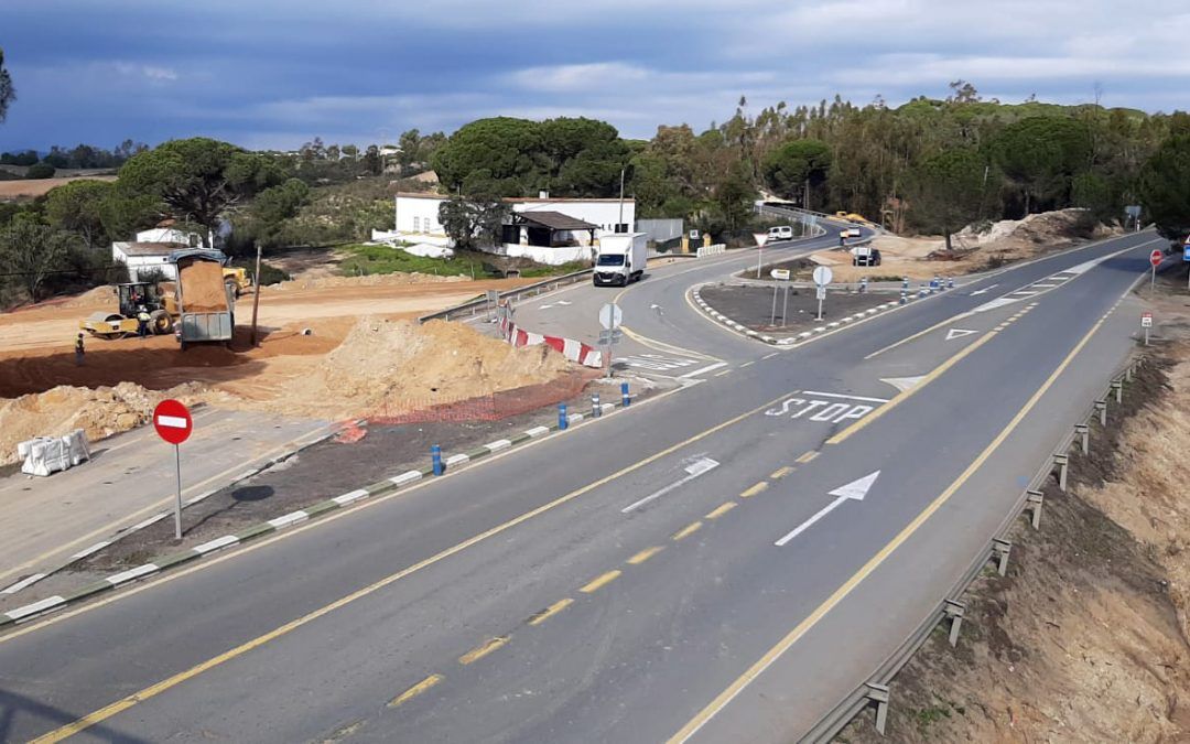 Avanzan las obras de construcción de la glorieta en Los Pinos de Valverde