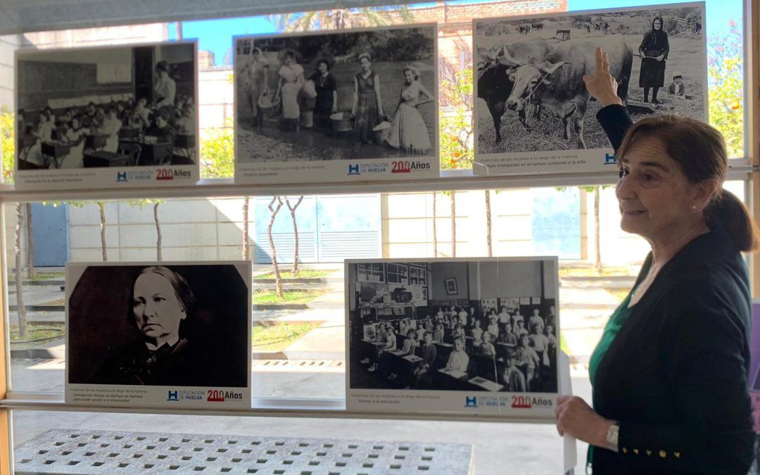 La exposición que muestra los hitos históricos de la mujer, ya en Valverde