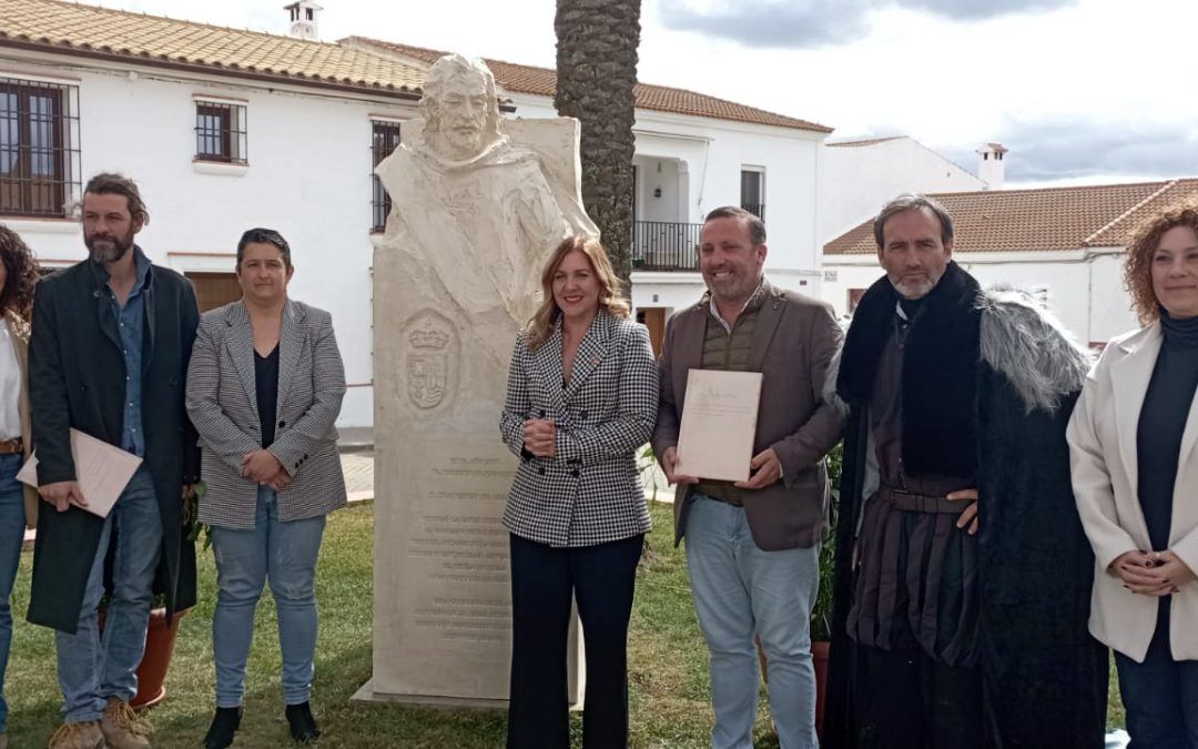 San Silvestre de Guzmán inaugura una estatua dedicada a su Carta Puebla de 1595