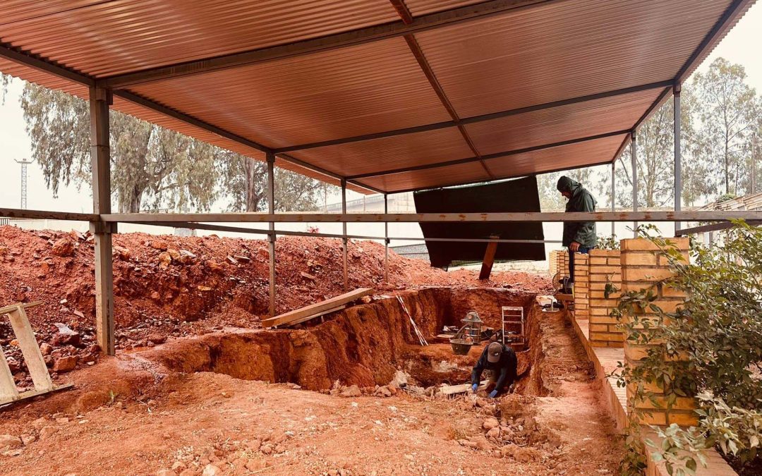 Primer cuerpo exhumado en la segunda fosa común del cementerio de Riotinto