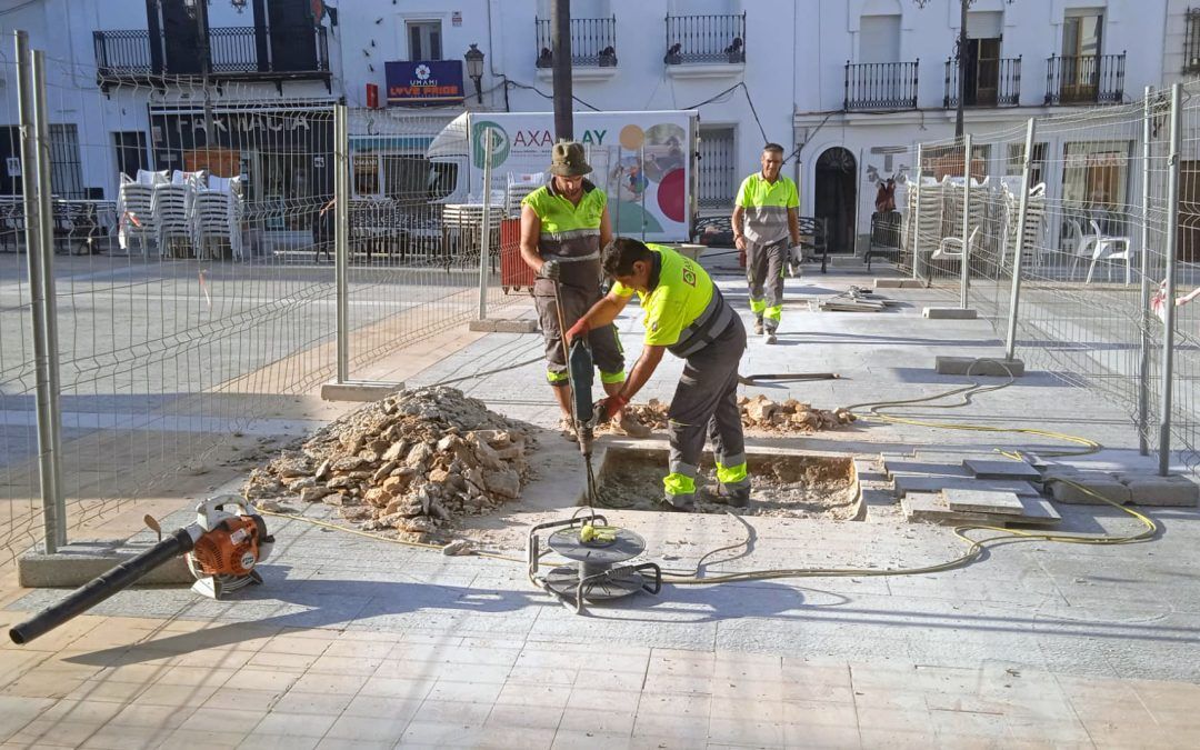 Comienza el entoldado de la Plaza Ramón y Cajal de Valverde