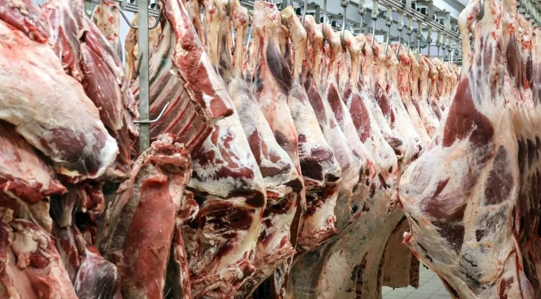 Diputación y Junta estudian la reapertura del matadero del Andévalo