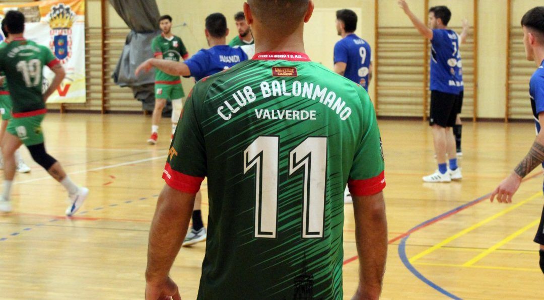 El Club Balonmano Valverde pierde en su debut al tirar una ventaja de cinco goles al descanso