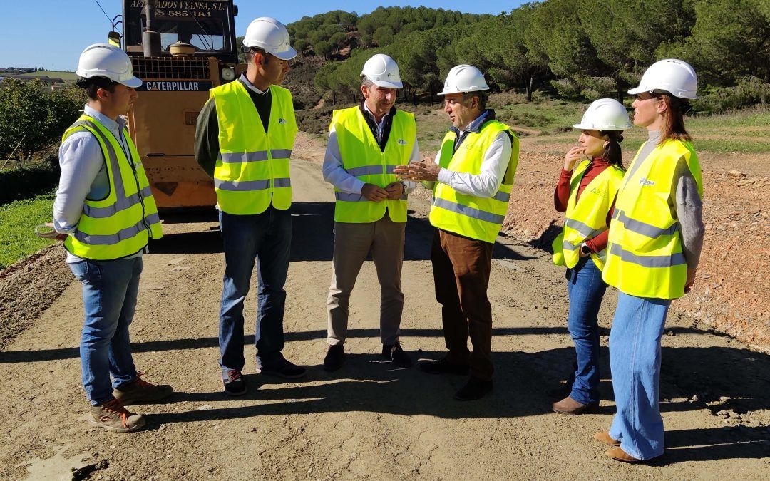 El delegado de Agricultura supervisa la reparación del camino de las Aldefillas de Valverde