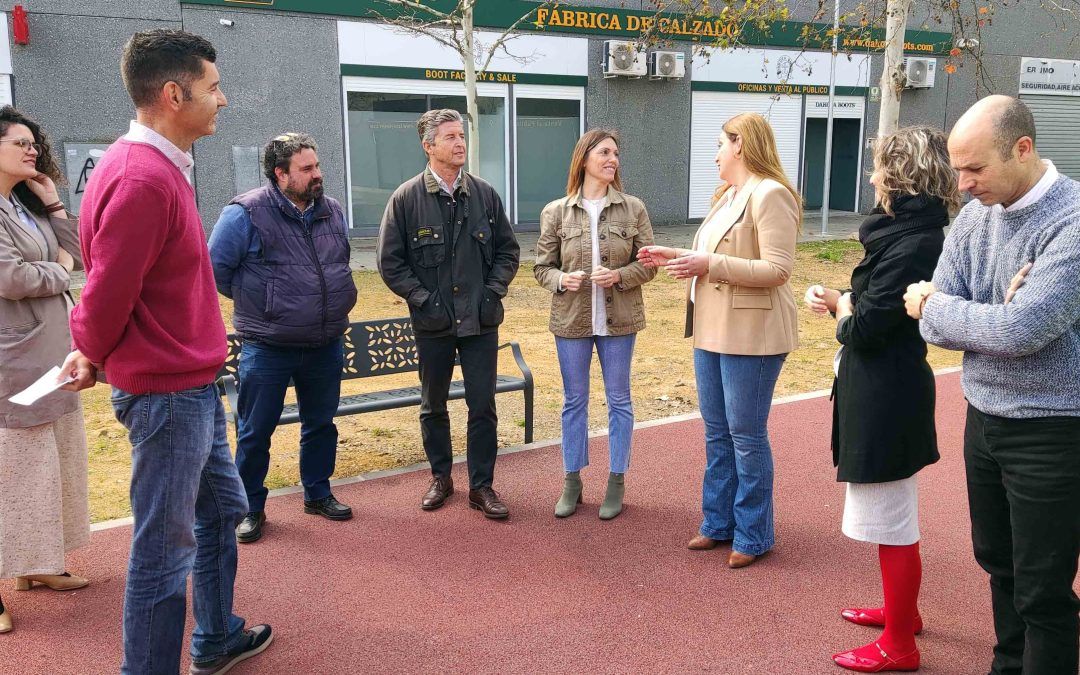 La Diputación visita las obras de modernización en los polígonos industriales de Valverde
