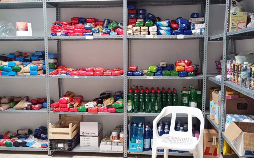 Los valverdeños llenan la despensa de Cáritas en su última campaña de recogida