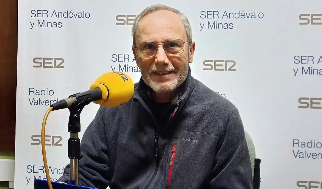 El valverdeño Rafael Parreño narra la evolución ‘Del amor y otras batallas’ en su cuarta novela