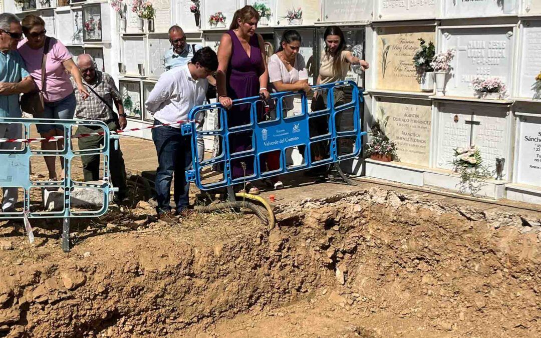 Comienzan los trabajos de exhumación en la fosa común del cementerio de Valverde