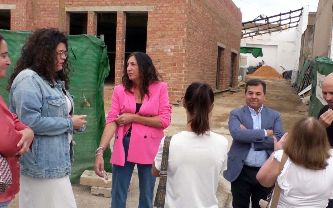 Loles López visita el centro de AFA Valverde: «Un sueño hecho realidad»