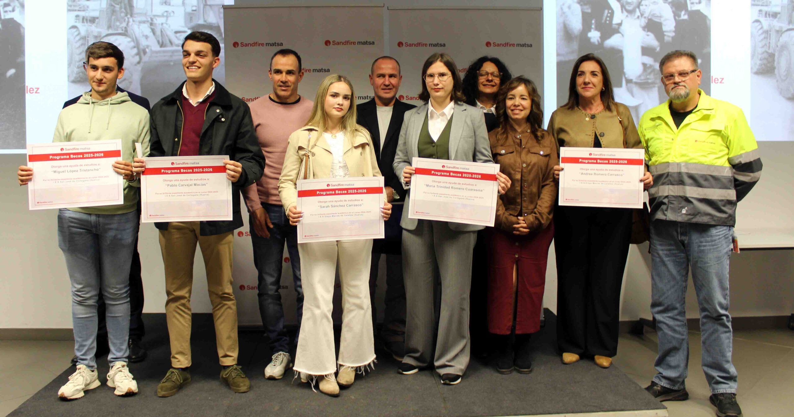 Estudiantes becados 2025-2026